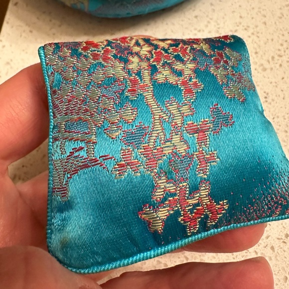 Plymouth 3 piece Blue Turqouise Satin Jewelry Holder - Picture 5 of 16